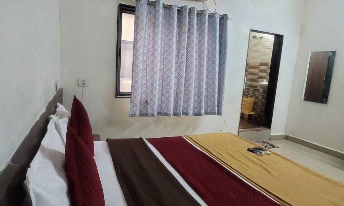 Veraval Hotel | HOTEL ARADHANA