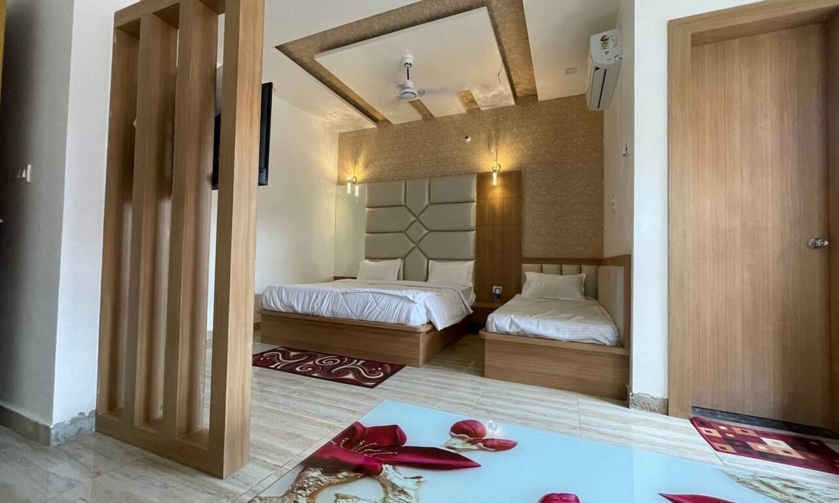 Mathura Hotel | Hotel B P Emerald