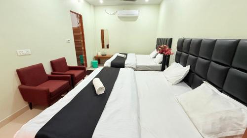 Naini Hotel | Hotel Blessing Inn & Restaurant