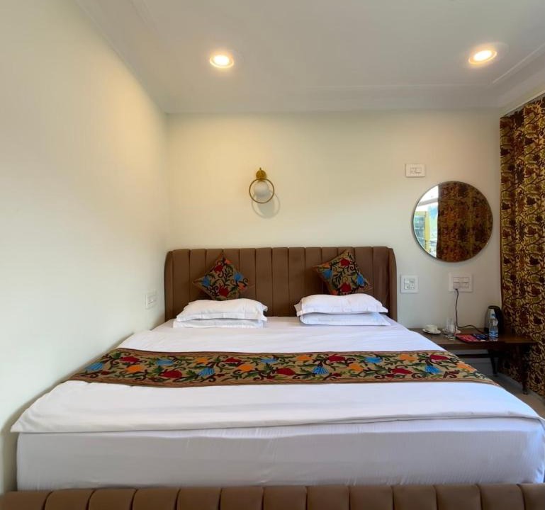 Dal Lake Hotel | Hotel Crescent