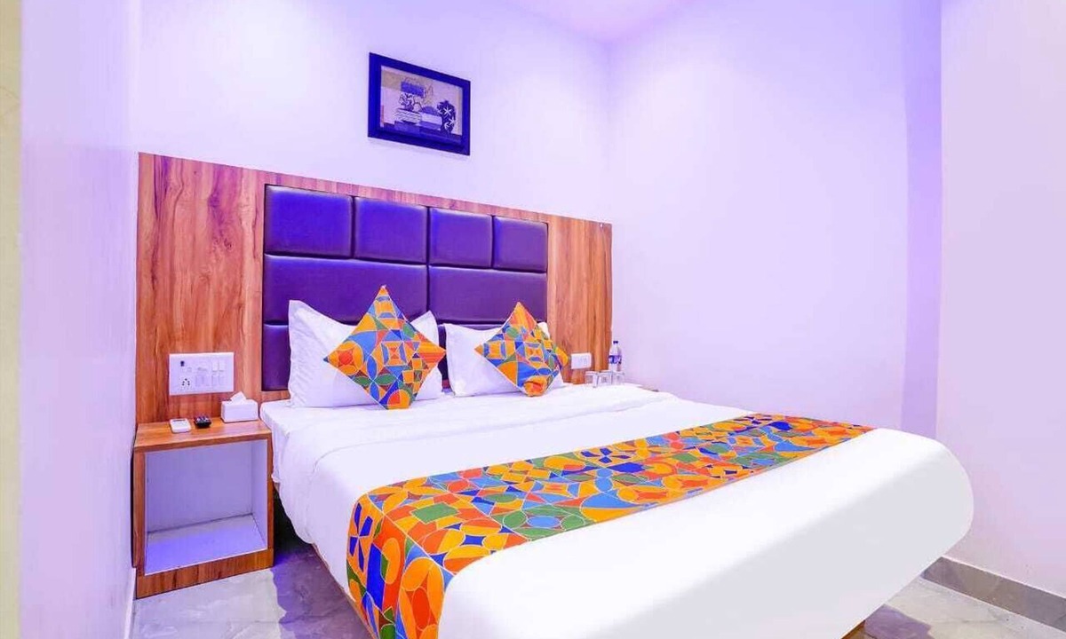 Dharavi Hotel | Hotel Emirates Suite