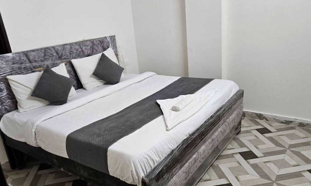 Dwarka Hotel | Hotel Glass Castle