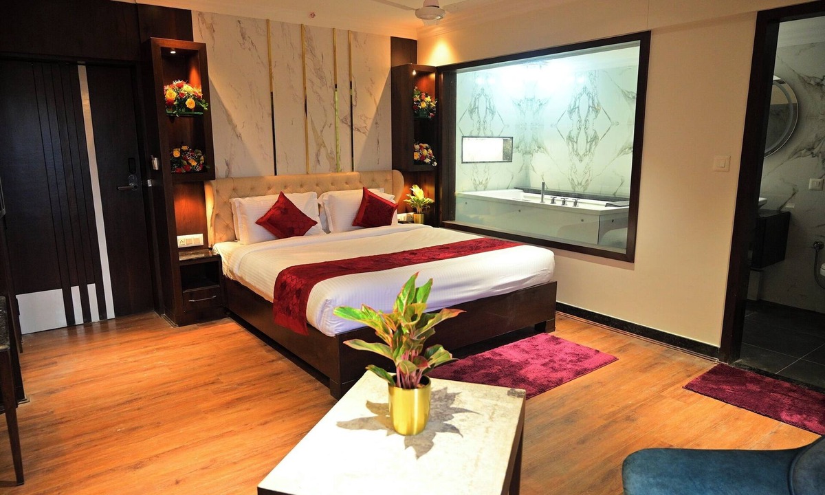 Vijayanagar Hotel | Hotel Golden Riviera