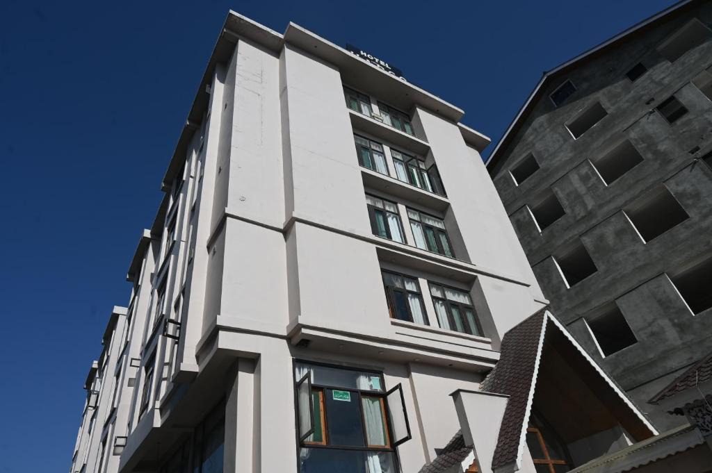 Srinagar Hotel | Hotel Harco inn