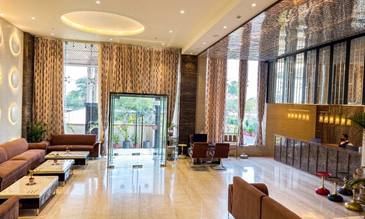 Varanasi Hotel | Hotel Holiday Heights