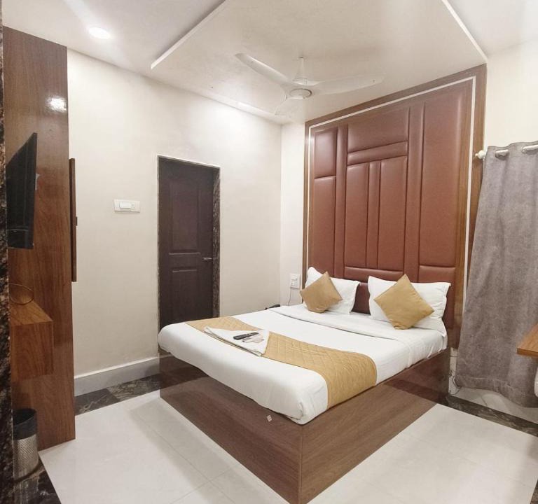 Kalina Hostel | Hotel Ifza Residency Near BKC