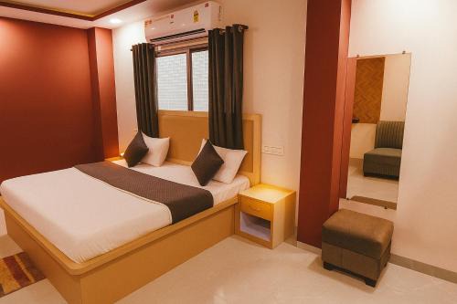 Satna Hotel | HOTEL KRISHNAM By TruStay