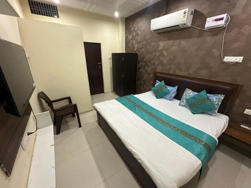 Varanasi Apartment | Hotel Lake view