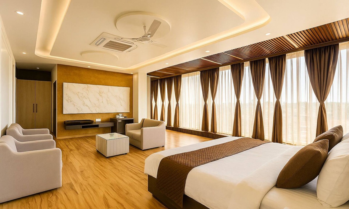 Alambagh Hotel | Hotel Manglam Inn Near CCS International Airport