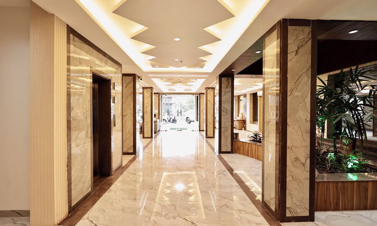 Sanwer Hotel | Hotel Maniratna Premium