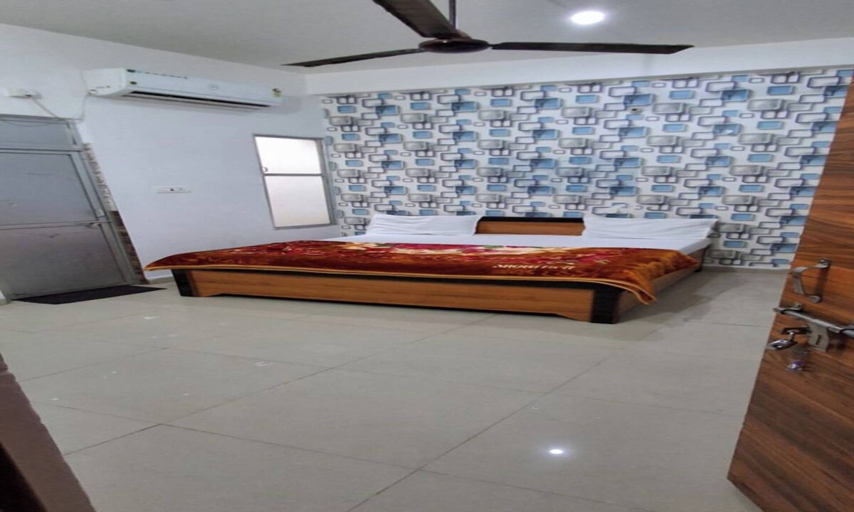 Kanpur Hotel | Hotel MeenakshI Palace Kanpur