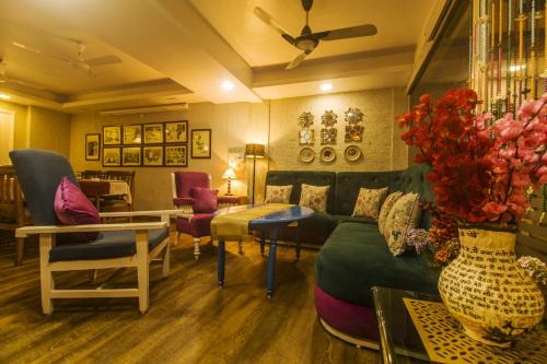 Pachmarhi Hotel | Hotel Misty Meadows by Vanyum