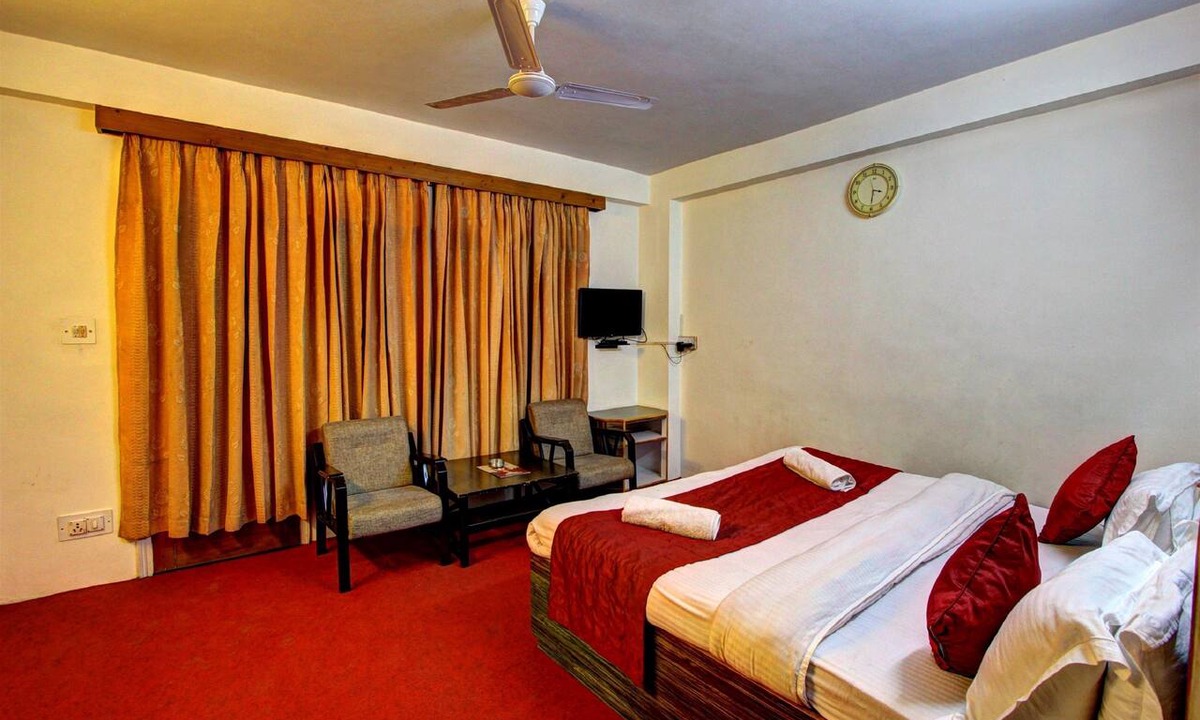 Aleo Bed & Breakfast | Hotel Monarch Residency