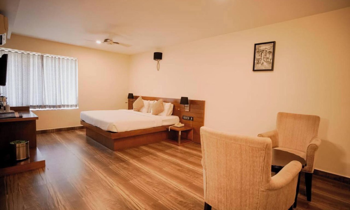 Adoor Hotel | Hotel New Indraprastha