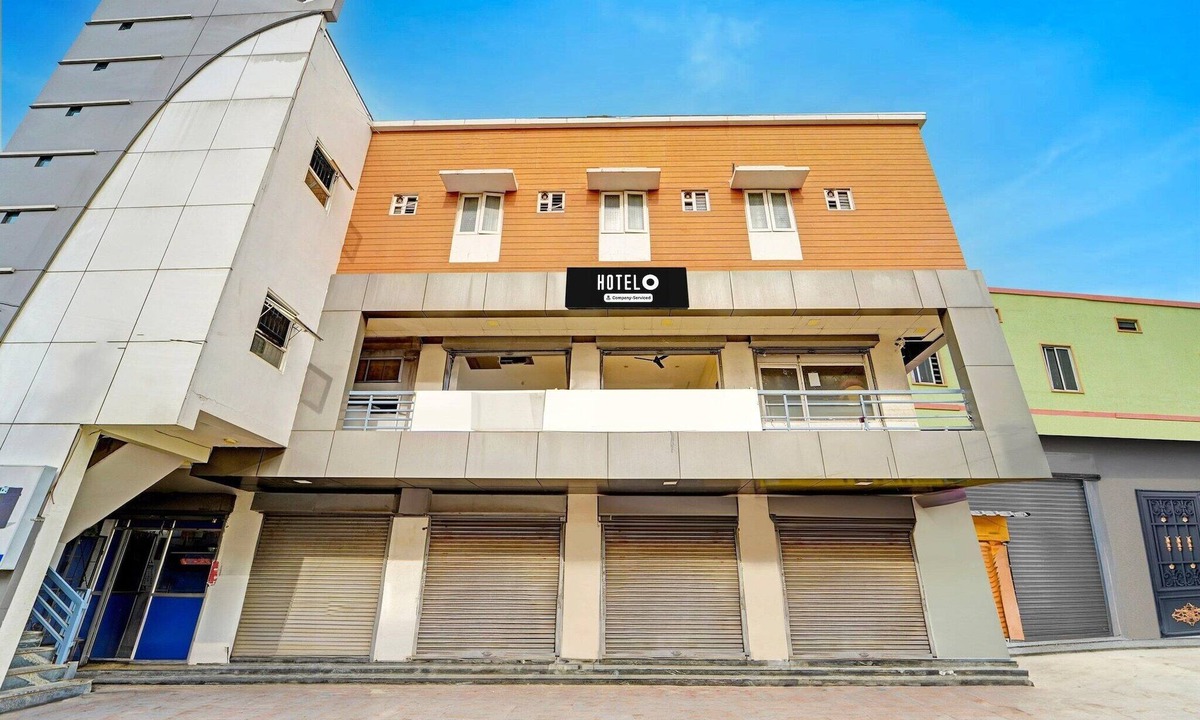 Dindigul House | Hotel O Dindugal Bus Terminal GK Building