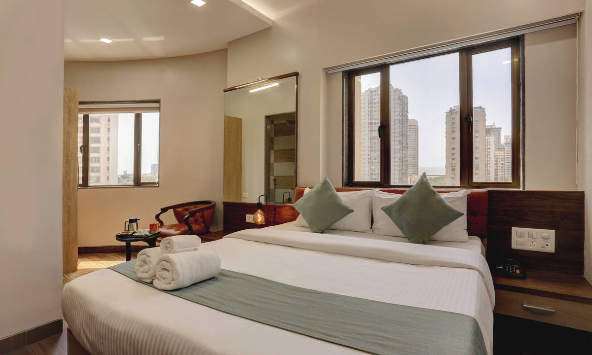Cuffe Parade Hotel | Hotel Ozone Inn