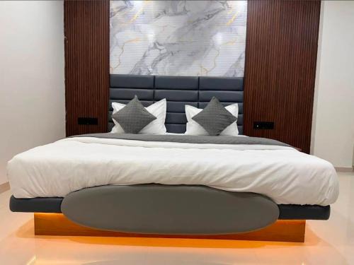 Anand Hotel | Hotel Peacock Anand
