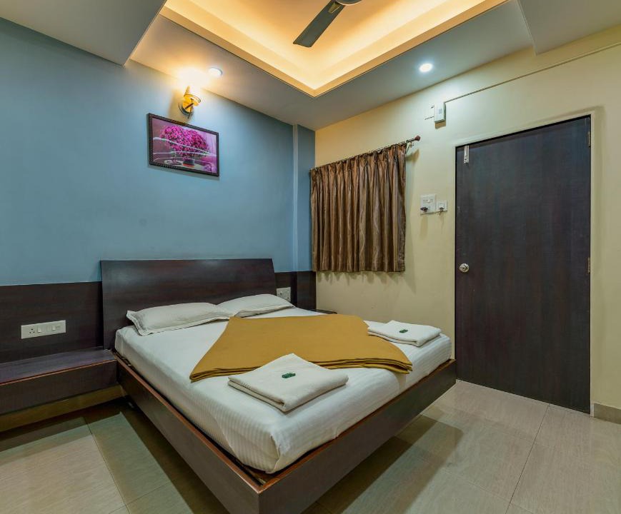 Kolhapur Hotel | Hotel RadhaKrishna-Couple Friendly