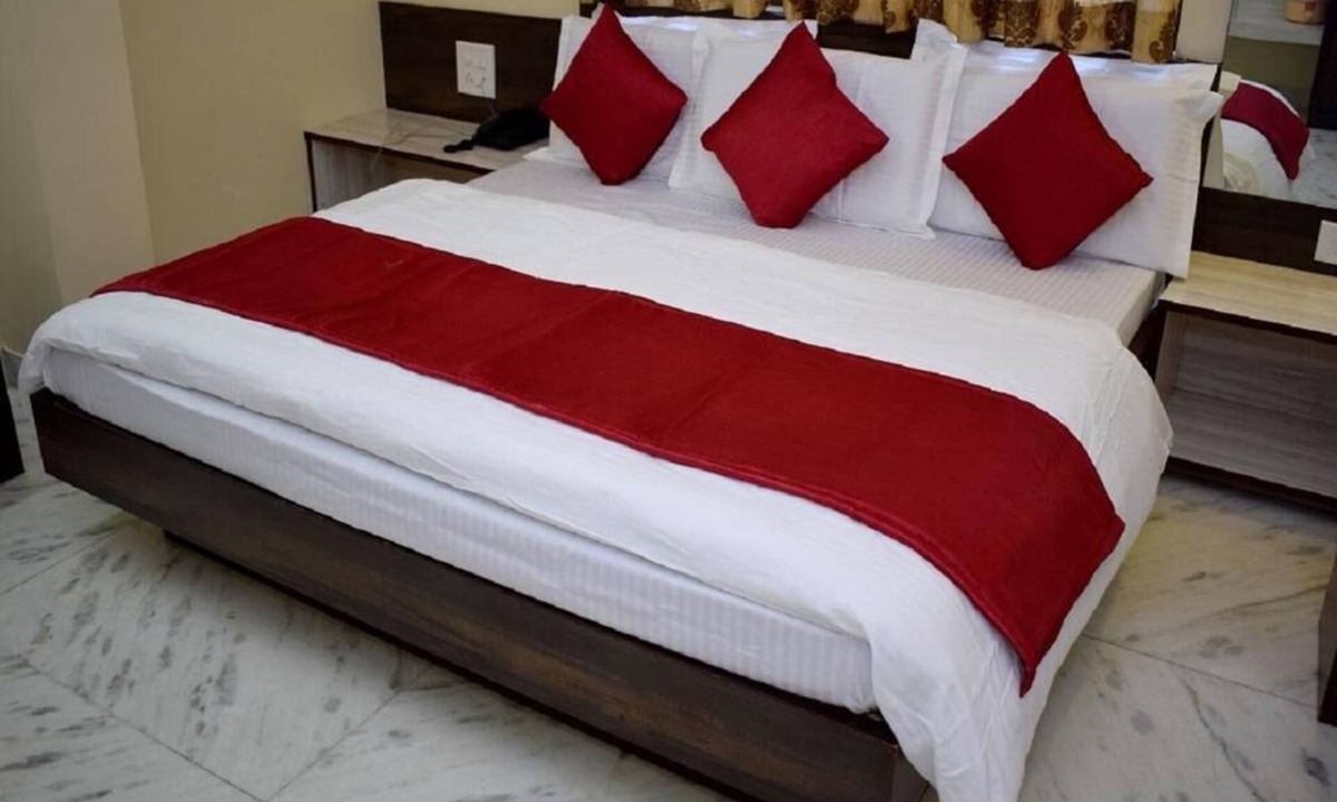 Vadodara Hotel | Hotel Radhe
