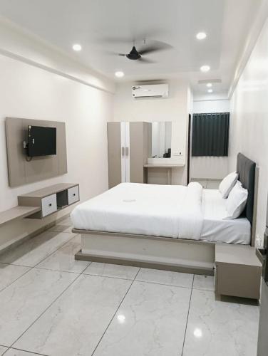 Anand Hotel | Hotel Radhe Palace