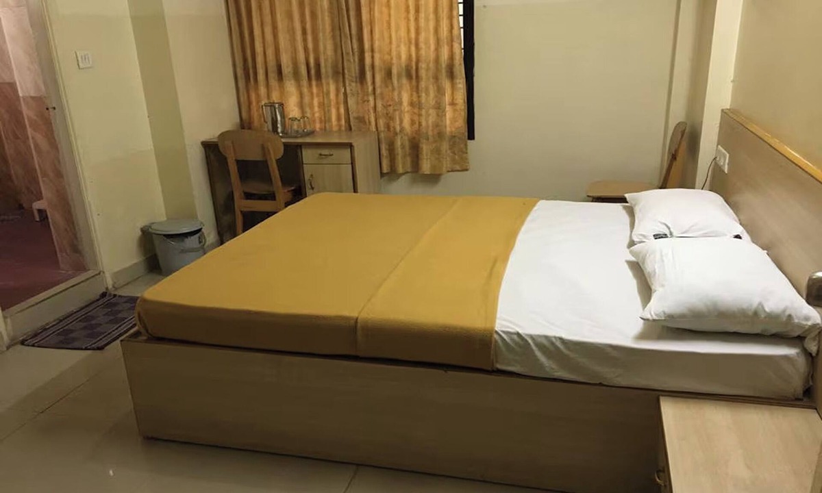 Kalasipalya Hotel | Hotel Rainbow