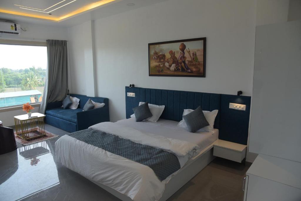 Ellora Hotel | Hotel Ramayana