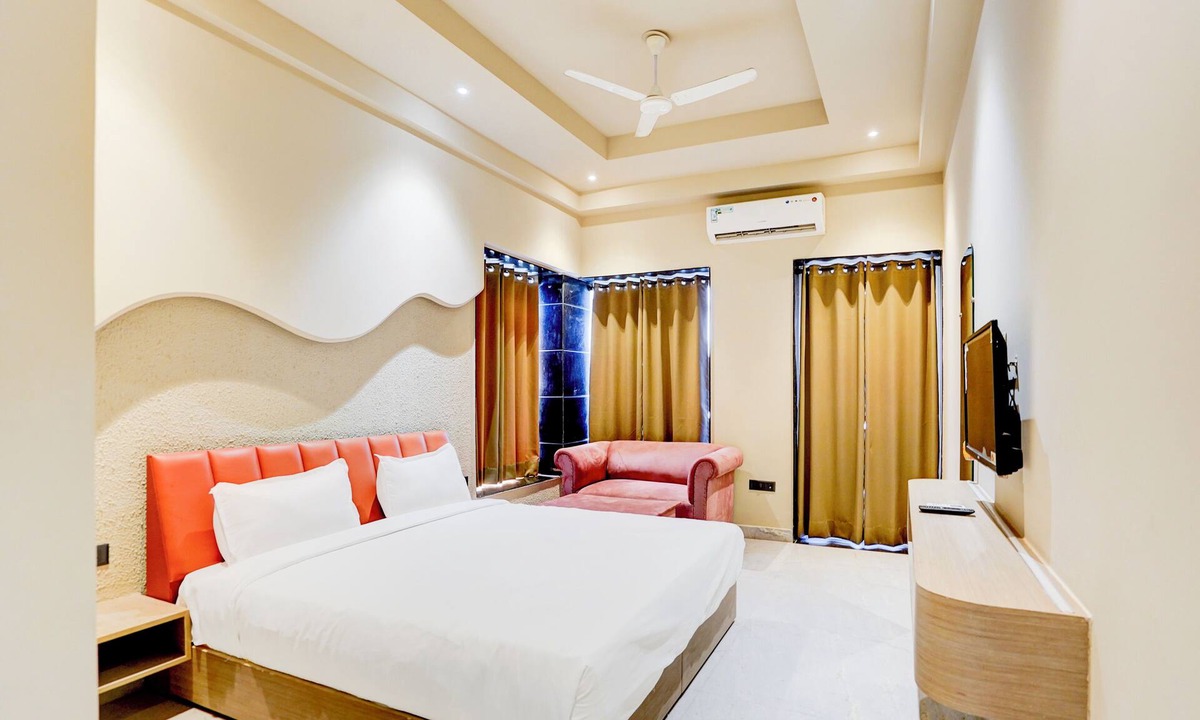Sector 70 Hotel | Hotel Royal City