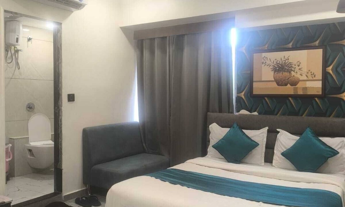 Vastrapur Hotel | Hotel Royal Villa
