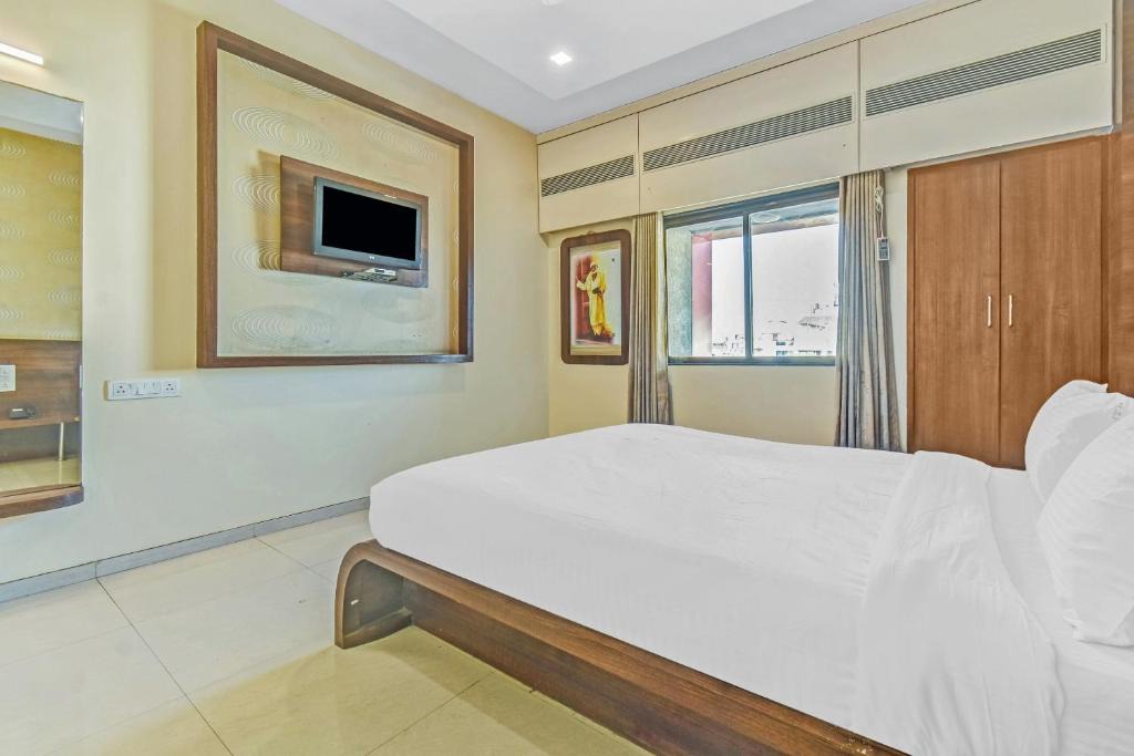 Shirdi Hotel | Hotel Sai Sparsh-150 meters from Saibaba temple