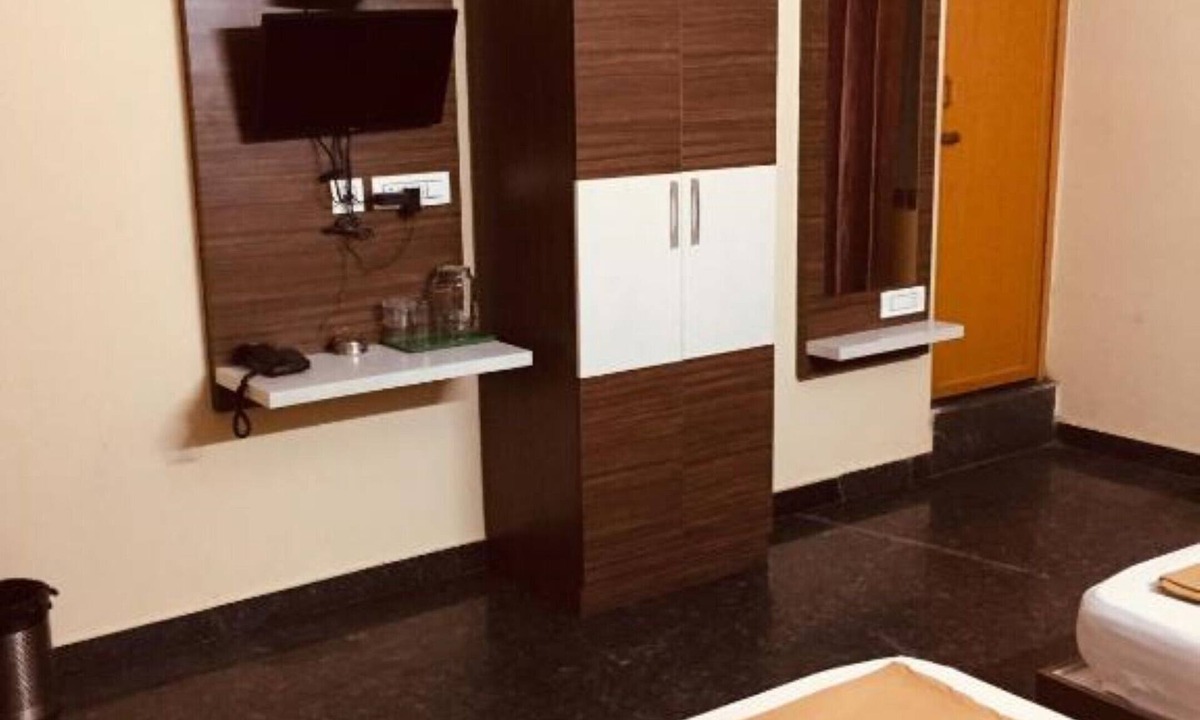 Siwan Hotel | Hotel Sapphire Inn Siwan With AC Room
