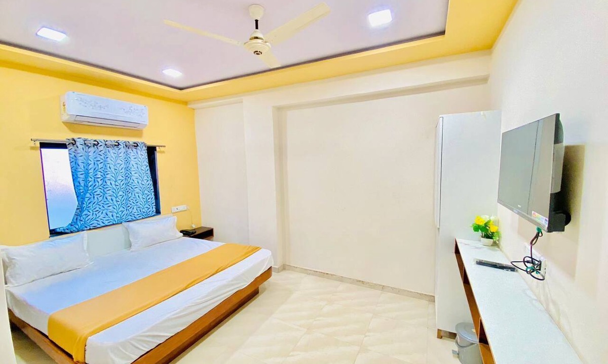 Navrangpura Hotel | HOTEL SAROVAR INN