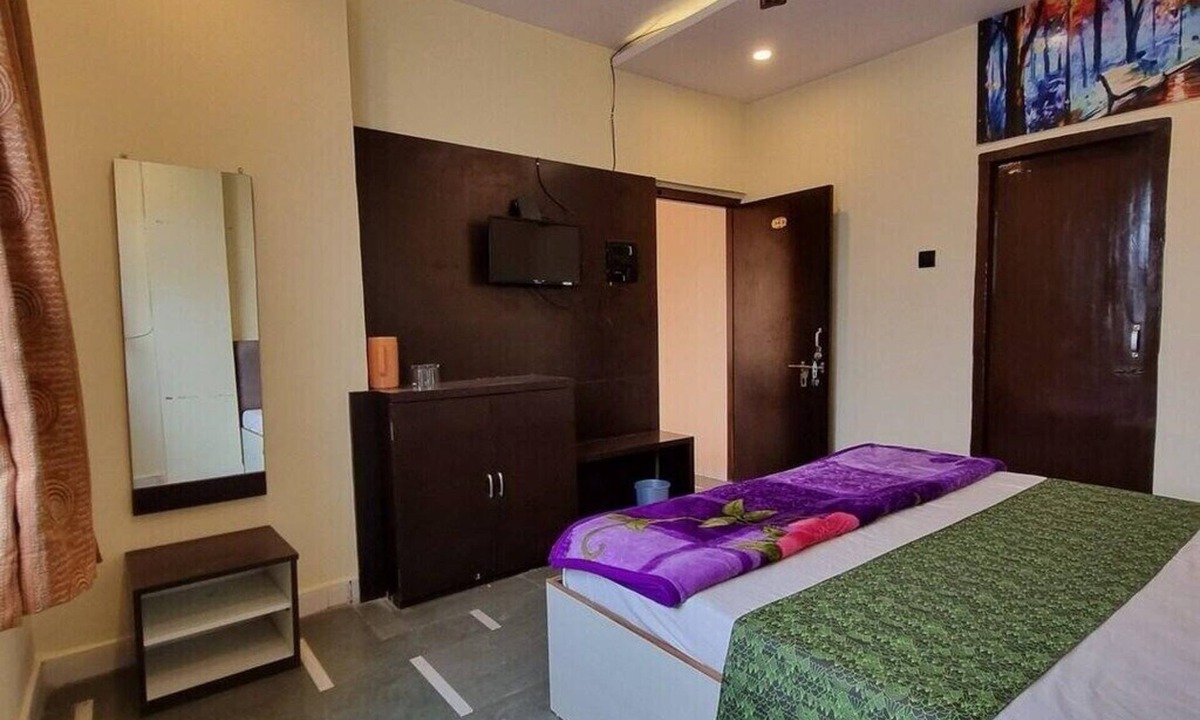 Ujjain Hotel | Hotel Shree Shivtam