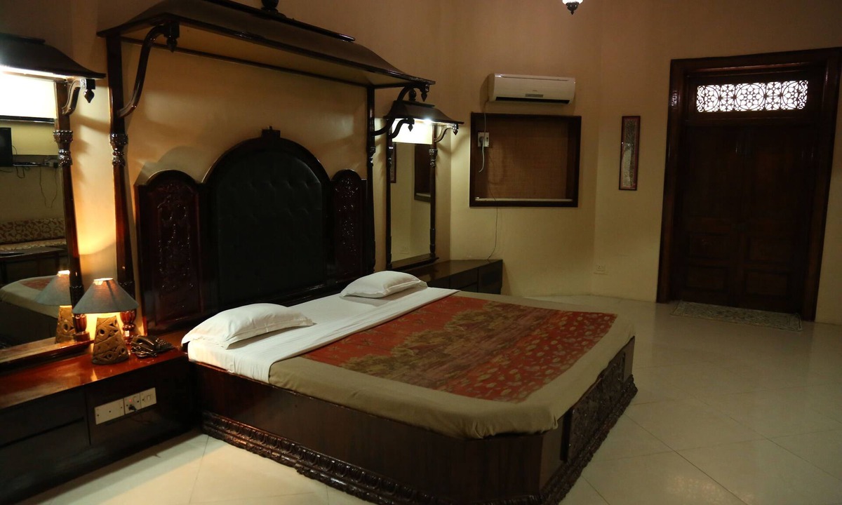 Navarangpura Gam Hotel | Hotel Siddhartha Palace