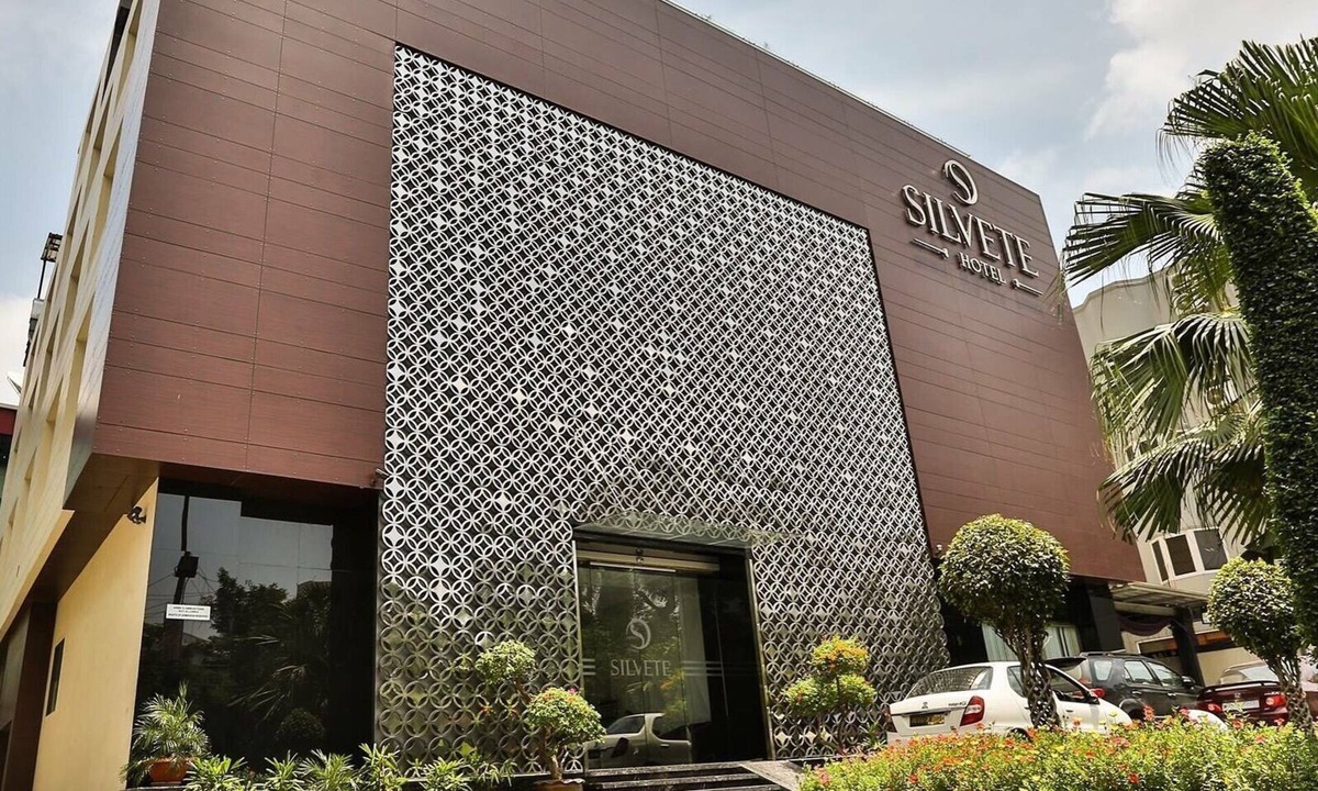 Hazratganj Hotel | Hotel Silvete