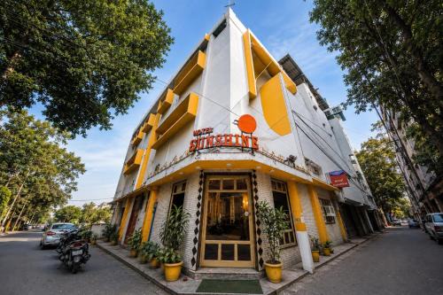 Karol Bagh Hotel | Hotel Sunshine - Karol Bagh Budget Stay at New Delhi