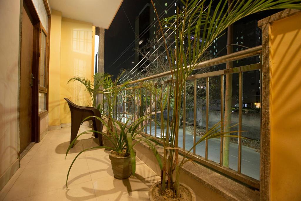 Sector 62 Hotel | Hotel Surya Palace By Aura