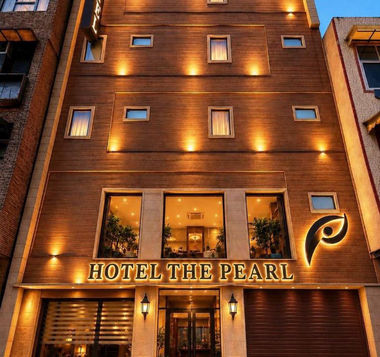 Karol Bagh Hotel | Hotel The Pearl Near BLK Hospital