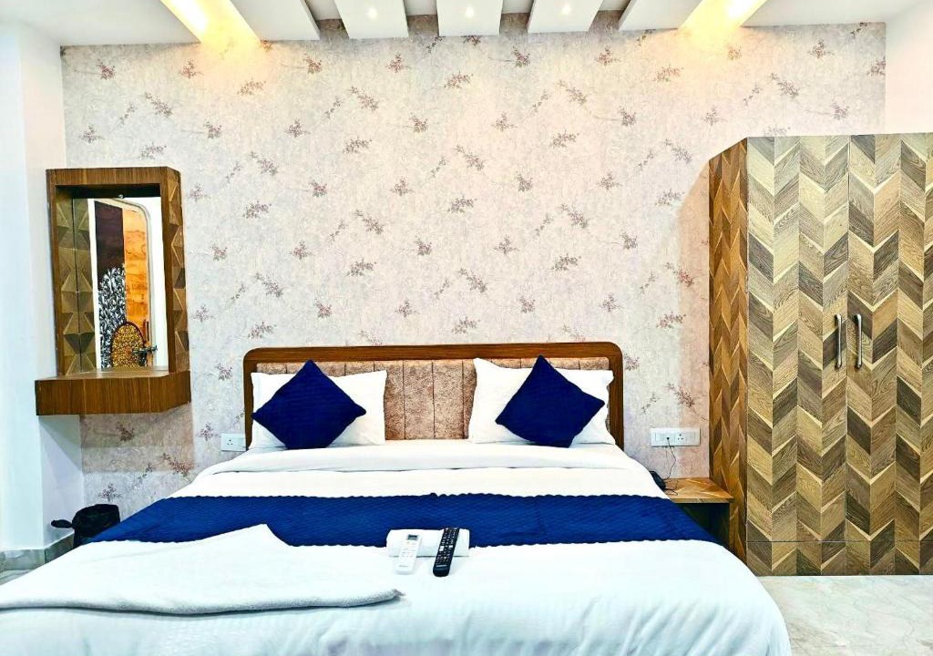 Varanasi Hotel | Hotel The Pushpraj