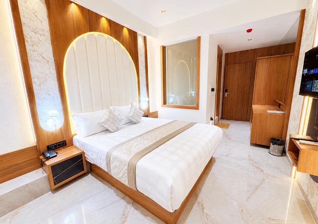 Patna House | Hotel The Santorini Elite
