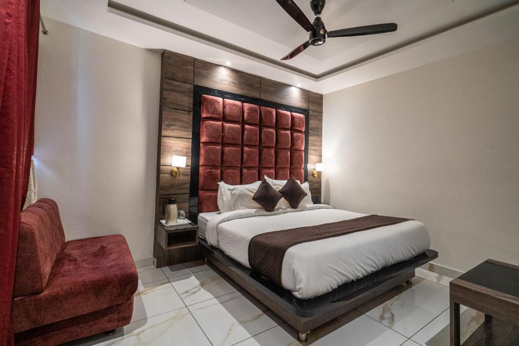 Katra Hotel | Hotel The Vaishvik Banganga Road