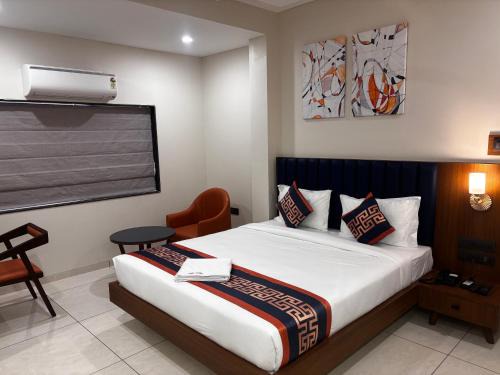 Surat Hotel | Hotel Tulsi Icon