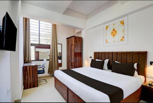 Allahabad Hotel | Hotel Vijai Square