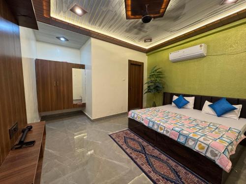 Mathura Hotel | Hotel Vrindavan View