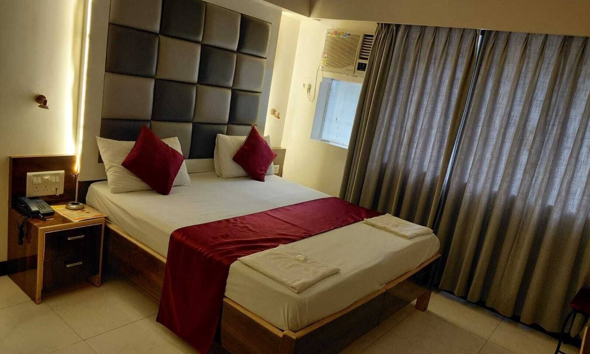 Goregaon West Hotel | HOTEL WOODLAND