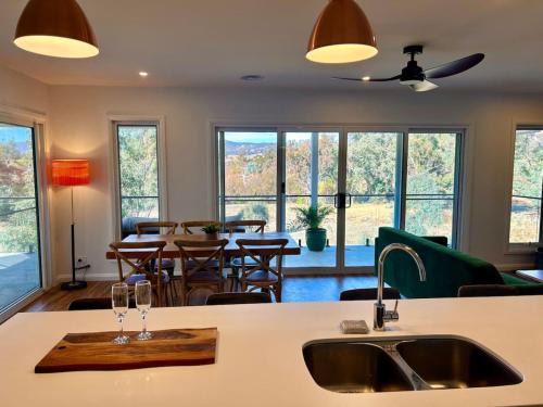 Wodonga House | House on the hill