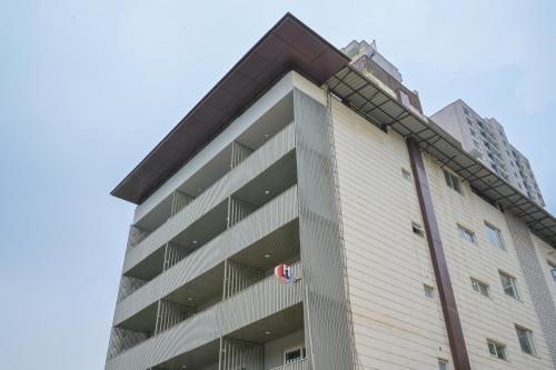 Sector 29 Hotel | Housr Sector 28 Gurgaon Near IFFCO Chowk Metro Station