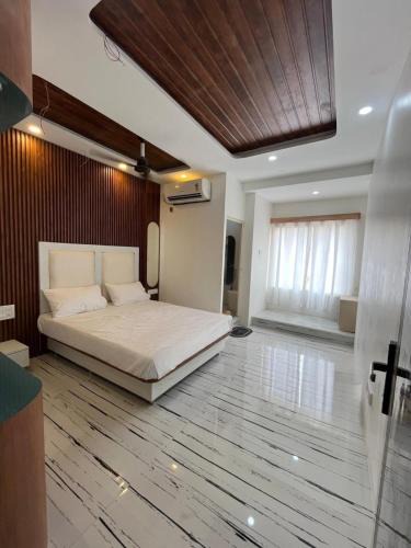 Urapakkam Hotel | Hyton Grand - Kilambakkam