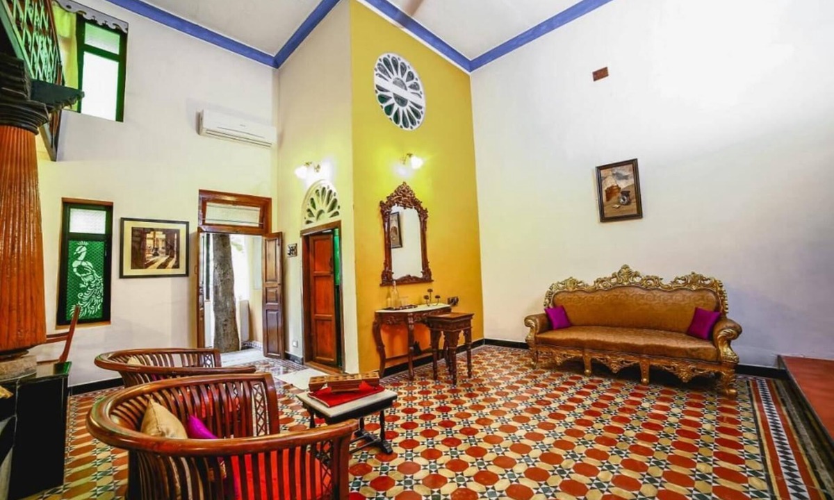 Kumbakonam Hotel | INDeco Hotels Swamimalai, Kumbakonam