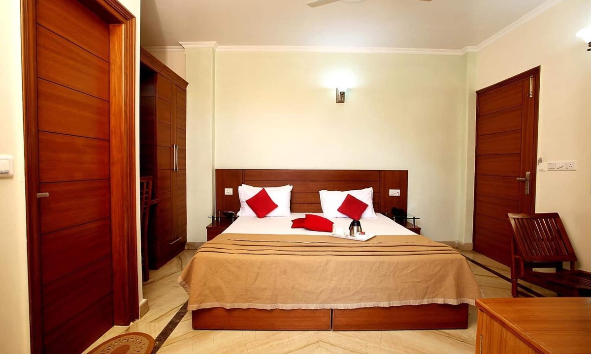 Vasant Kunj Hotel | Indira International Inn