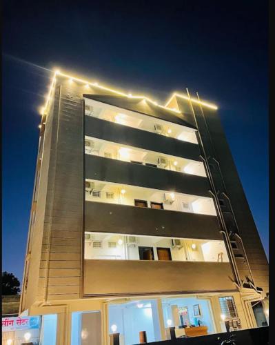 Pandharpur Hotel | ishwari heights lodging